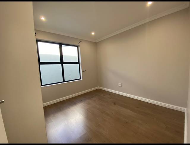 3 BEDROOM FREESTANDING TO LET IN SANDOWN